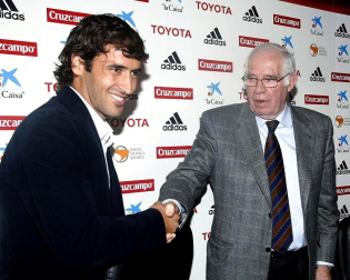 El exseleccionador de fútbol Luis Aragonés, figura histórica del fútbol español y ganador de una Eurocopa en 2008 con el combinado nacional, ha fallecido esta madrugada a los 75 años en la clínica Cemtro de Madrid, según confirmó a Radio Nacional de España el doctor Pedro Guillén.