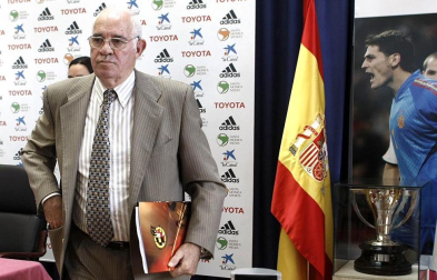 El exseleccionador de fútbol Luis Aragonés, figura histórica del fútbol español y ganador de una Eurocopa en 2008 con el combinado nacional, ha fallecido esta madrugada a los 75 años en la clínica Cemtro de Madrid, según confirmó a Radio Nacional de España el doctor Pedro Guillén.