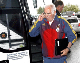 El exseleccionador de fútbol Luis Aragonés, figura histórica del fútbol español y ganador de una Eurocopa en 2008 con el combinado nacional, ha fallecido esta madrugada a los 75 años en la clínica Cemtro de Madrid, según confirmó a Radio Nacional de España el doctor Pedro Guillén.