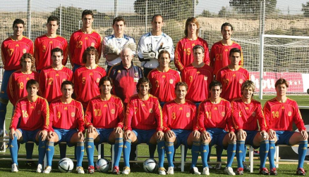 El exseleccionador de fútbol Luis Aragonés, figura histórica del fútbol español y ganador de una Eurocopa en 2008 con el combinado nacional, ha fallecido esta madrugada a los 75 años en la clínica Cemtro de Madrid, según confirmó a Radio Nacional de España el doctor Pedro Guillén.