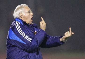 El exseleccionador de fútbol Luis Aragonés, figura histórica del fútbol español y ganador de una Eurocopa en 2008 con el combinado nacional, ha fallecido esta madrugada a los 75 años en la clínica Cemtro de Madrid, según confirmó a Radio Nacional de España el doctor Pedro Guillén.