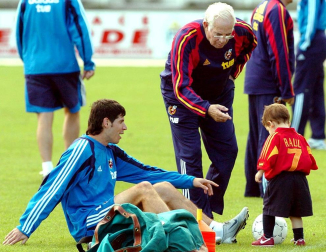 El exseleccionador de fútbol Luis Aragonés, figura histórica del fútbol español y ganador de una Eurocopa en 2008 con el combinado nacional, ha fallecido esta madrugada a los 75 años en la clínica Cemtro de Madrid, según confirmó a Radio Nacional de España el doctor Pedro Guillén.