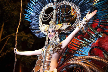 Candidatas y espectáculo de la elección de la reina del Carnaval 2014 en Las Palmas de Gran Canaria, certamen dedicado al "Mundo de las Fantasía" que fue ganado por la joven Cindy Klein con el diseño '¡El cielo es el límite!', de Fernando Méndez.