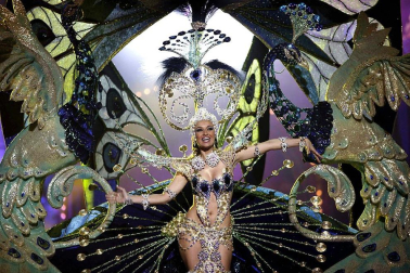 Candidatas y espectáculo de la elección de la reina del Carnaval 2014 en Las Palmas de Gran Canaria, certamen dedicado al "Mundo de las Fantasía" que fue ganado por la joven Cindy Klein con el diseño '¡El cielo es el límite!', de Fernando Méndez.