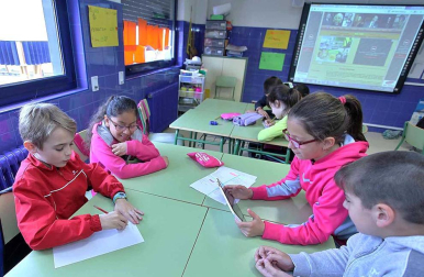 El centro de la Rochapea protagoniza el 'Cole a cole' del Diario Escolar del 6 de mayo de 2014.