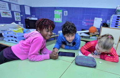El centro de la Rochapea protagoniza el 'Cole a cole' del Diario Escolar del 6 de mayo de 2014.