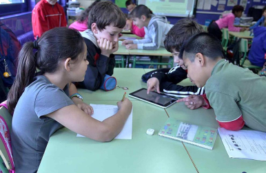 El centro de la Rochapea protagoniza el 'Cole a cole' del Diario Escolar del 6 de mayo de 2014.