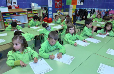 El centro de la Rochapea protagoniza el 'Cole a cole' del Diario Escolar del 6 de mayo de 2014.