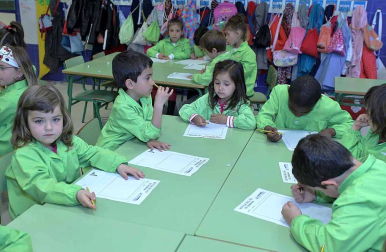 El centro de la Rochapea protagoniza el 'Cole a cole' del Diario Escolar del 6 de mayo de 2014.