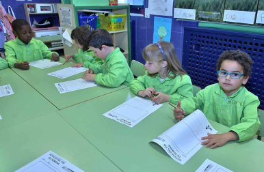 El centro de la Rochapea protagoniza el 'Cole a cole' del Diario Escolar del 6 de mayo de 2014.