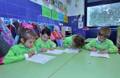El centro de la Rochapea protagoniza el 'Cole a cole' del Diario Escolar del 6 de mayo de 2014.