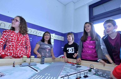 El centro de la Rochapea protagoniza el 'Cole a cole' del Diario Escolar del 6 de mayo de 2014.