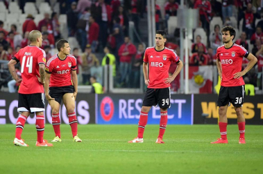 Sevilla y Benfica disputaron en Turín (Italia) la final de la Liga Europa. Venció el conjunto español tras ganar en los penaltis (4-2) una vez que el encuentro finalizó con 0-0.