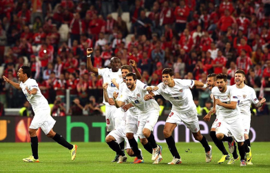 Sevilla y Benfica disputaron en Turín (Italia) la final de la Liga Europa. Venció el conjunto español tras ganar en los penaltis (4-2) una vez que el encuentro finalizó con 0-0.