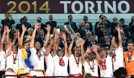 Sevilla y Benfica disputaron en Turín (Italia) la final de la Liga Europa. Venció el conjunto español tras ganar en los penaltis (4-2) una vez que el encuentro finalizó con 0-0.