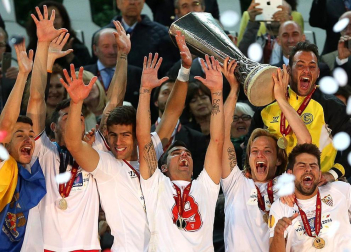 Sevilla y Benfica disputaron en Turín (Italia) la final de la Liga Europa. Venció el conjunto español tras ganar en los penaltis (4-2) una vez que el encuentro finalizó con 0-0.