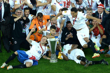 Sevilla y Benfica disputaron en Turín (Italia) la final de la Liga Europa. Venció el conjunto español tras ganar en los penaltis (4-2) una vez que el encuentro finalizó con 0-0.