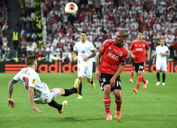 Sevilla y Benfica disputaron en Turín (Italia) la final de la Liga Europa. Venció el conjunto español tras ganar en los penaltis (4-2) una vez que el encuentro finalizó con 0-0.