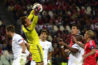 Sevilla y Benfica disputaron en Turín (Italia) la final de la Liga Europa. Venció el conjunto español tras ganar en los penaltis (4-2) una vez que el encuentro finalizó con 0-0.