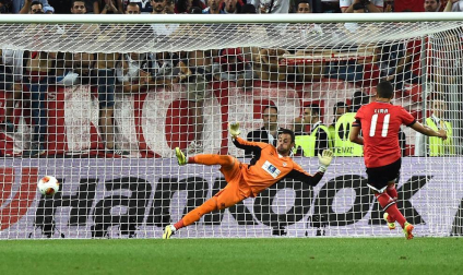 Sevilla y Benfica disputaron en Turín (Italia) la final de la Liga Europa. Venció el conjunto español tras ganar en los penaltis (4-2) una vez que el encuentro finalizó con 0-0.