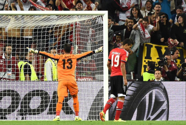 Sevilla y Benfica disputaron en Turín (Italia) la final de la Liga Europa. Venció el conjunto español tras ganar en los penaltis (4-2) una vez que el encuentro finalizó con 0-0.