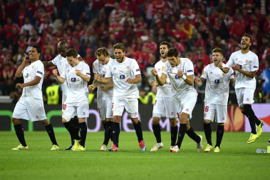 Sevilla y Benfica disputaron en Turín (Italia) la final de la Liga Europa. Venció el conjunto español tras ganar en los penaltis (4-2) una vez que el encuentro finalizó con 0-0.