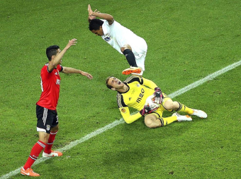 Sevilla y Benfica disputaron en Turín (Italia) la final de la Liga Europa. Venció el conjunto español tras ganar en los penaltis (4-2) una vez que el encuentro finalizó con 0-0.