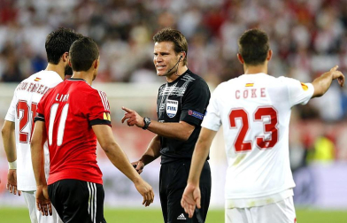 Sevilla y Benfica disputaron en Turín (Italia) la final de la Liga Europa. Venció el conjunto español tras ganar en los penaltis (4-2) una vez que el encuentro finalizó con 0-0.