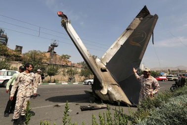 Un avión iraní se estrelló en Teherán al poco de despegar