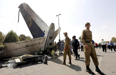 Un avión iraní se estrelló en Teherán al poco de despegar