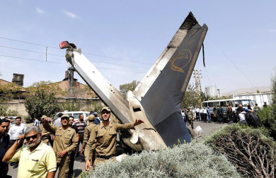 Un avión iraní se estrelló en Teherán al poco de despegar