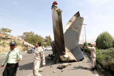 Un avión iraní se estrelló en Teherán al poco de despegar