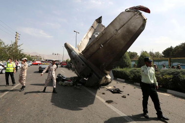 Un avión iraní se estrelló en Teherán al poco de despegar