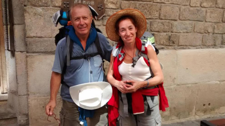 El número de peregrinos que hacen el Camino de Santiago ha aumentado tanto desde finales del mes de agosto que muchos no encuentran un albergue donde pasar la noche.