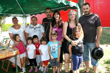 Mendillorri disfrutó, entre el 4 y el 7 de septiembre, de un variado programa de actividades para todos los públicos con motivo de la celebración de sus fiestas populares. Dentro de los diferentes eventos organizados, los más esperados por los vecinos fueron las comidas del sábado (calderete) y domingo (paellada) en la zona verde que divide las fases primera y cuarta. Dos momentos de encuentro vecinal que, además gozaron de un excelente tiempo.