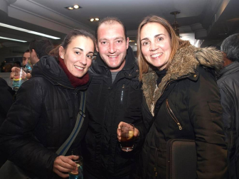 El viernes 5 de diciembre, por la noche, la boutique de trajes de novios, ceremonias y fiestas L´Atelier celebró la entrada de la Navidad con una gran gala, para la que se instalaron cuatro grandes carpas en el exterior del establecimiento, ubicado en la calle Muro. Cerca de 400 invitados acudieron a la cita, que se celebró de la mano del Restaurante Marisol, encargado del catering. Clientes, proveedores y personalidades del mundo de la moda y la gastronomía acudieron a la cita festiva.