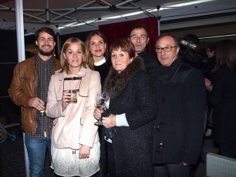 El viernes 5 de diciembre, por la noche, la boutique de trajes de novios, ceremonias y fiestas L´Atelier celebró la entrada de la Navidad con una gran gala, para la que se instalaron cuatro grandes carpas en el exterior del establecimiento, ubicado en la calle Muro. Cerca de 400 invitados acudieron a la cita, que se celebró de la mano del Restaurante Marisol, encargado del catering. Clientes, proveedores y personalidades del mundo de la moda y la gastronomía acudieron a la cita festiva.