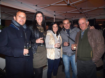 El viernes 5 de diciembre, por la noche, la boutique de trajes de novios, ceremonias y fiestas L´Atelier celebró la entrada de la Navidad con una gran gala, para la que se instalaron cuatro grandes carpas en el exterior del establecimiento, ubicado en la calle Muro. Cerca de 400 invitados acudieron a la cita, que se celebró de la mano del Restaurante Marisol, encargado del catering. Clientes, proveedores y personalidades del mundo de la moda y la gastronomía acudieron a la cita festiva.