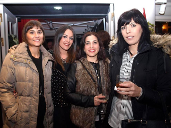 El viernes 5 de diciembre, por la noche, la boutique de trajes de novios, ceremonias y fiestas L´Atelier celebró la entrada de la Navidad con una gran gala, para la que se instalaron cuatro grandes carpas en el exterior del establecimiento, ubicado en la calle Muro. Cerca de 400 invitados acudieron a la cita, que se celebró de la mano del Restaurante Marisol, encargado del catering. Clientes, proveedores y personalidades del mundo de la moda y la gastronomía acudieron a la cita festiva.
