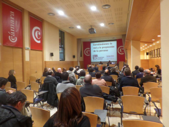La Asociación de Antiguos Alumnos del IE Business School en Navarra invitó al experto en nuevas tecnologías Enrique Dans a impartir la conferencia “Enredándonos: la red y la proyección de la persona”.