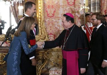 El Rey don Felipe presidió este 6 de enero de 2015 su primera Pascua Militar como Jefe de Estado, acompañado de la reina doña Letizia.