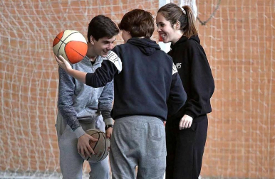 El centro pamplonés protagoniza el 'Cole a cole' del Diario Escolar de la semana del 16 de marzo de 2015.