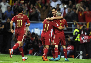 La selección española de fútbol venció en el encuentro valedero para la clasificación de la Eurocopa 2016 disputado en el carlos Tartiere, contra Eslovaquia. El 2-0 lo pusieron Jordi Alba y Andrés Iniesta, este último de penalti.
