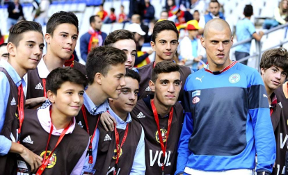 La selección española de fútbol venció en el encuentro valedero para la clasificación de la Eurocopa 2016 disputado en el carlos Tartiere, contra Eslovaquia. El 2-0 lo pusieron Jordi Alba y Andrés Iniesta, este último de penalti.