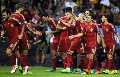 La selección española de fútbol venció en el encuentro valedero para la clasificación de la Eurocopa 2016 disputado en el carlos Tartiere, contra Eslovaquia. El 2-0 lo pusieron Jordi Alba y Andrés Iniesta, este último de penalti.