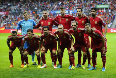 La selección española de fútbol venció en el encuentro valedero para la clasificación de la Eurocopa 2016 disputado en el carlos Tartiere, contra Eslovaquia. El 2-0 lo pusieron Jordi Alba y Andrés Iniesta, este último de penalti.