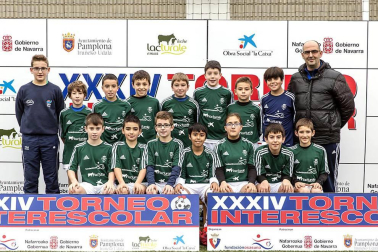 Camino de Santiago. Iñigo Leza, Iker Monreal, Adrián Rodríguez, Álvaro Gorriz, Álex Masdeu, Aimar González, José Ramón González, Unai Elizondo, Nahi Barroso, Óscar Echagüe, Raúl Anocibar, Adrián Hernaiz, Aitor Villanueva y Asier Domínguez. Entrenador, Eduardo Villanueva.