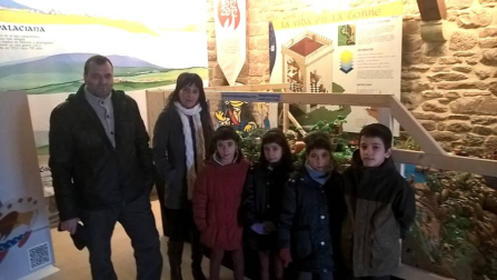El ayuntamiento de Biurrun-Olcoz ya ha instalado en la Torre de Olcoz su nueva exposición temporal elaborada con figuras y maquetas de Playmobil. Se trata de la cuarta edición, que trae como novedad la colaboración con el banco de alimentos: a la entrada, los visitantes tienen la posibilidad de depositar un kilo de comida no perecedera. Esta nueva exposición permanecerá abierta hasta el próximo 31 de enero de 2015.