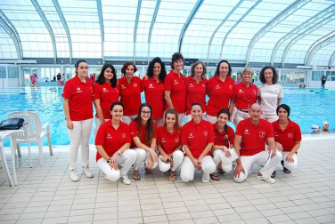 La piscina olímpica de la Ciudad deportiva Amaya acogió el pasado sábado, 19 de diciembre, una competición de Juegos Deportivos de Navarra de Natación Sincronizada, en su modalidad de Figuras. En este inicio de temporada, participaron en torno a 90 nadadoras (categorías Alevín, Infantil y Junior) de los clubes San Juan, Anaitasuna, Amaya, Club Natación Pamplona y Eskuna.