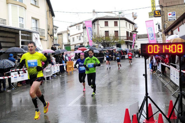 Said Ait Addi y Aicha Bani se imponen en la edición de 2016 del Cross de Reyes de Larraga.